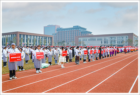 �ɶ��¶������ѧУ