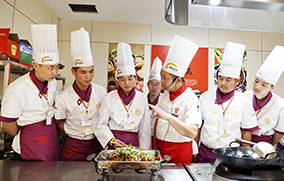 �¶������ڳ�ʦ��ѵ