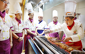 �¶������ڳ�ʦ��ѵ