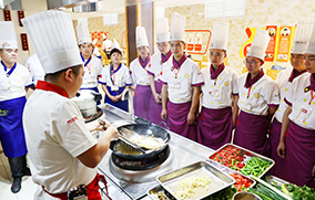 �¶������ڳ�ʦ��ѵ